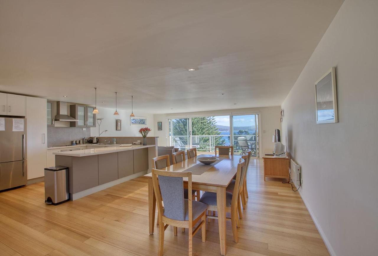 Quarterdeck Apartment Binalong Bay Екстериор снимка