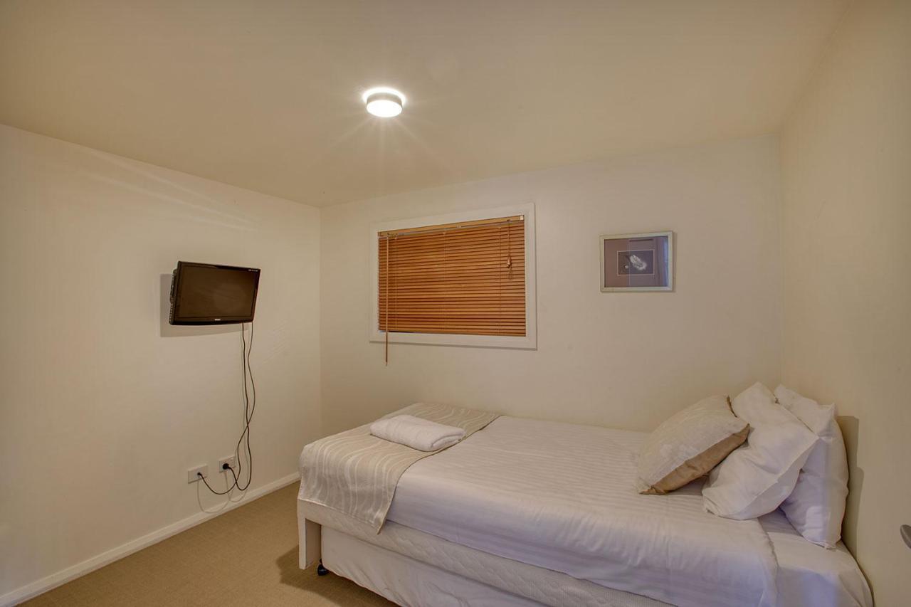 Quarterdeck Apartment Binalong Bay Екстериор снимка