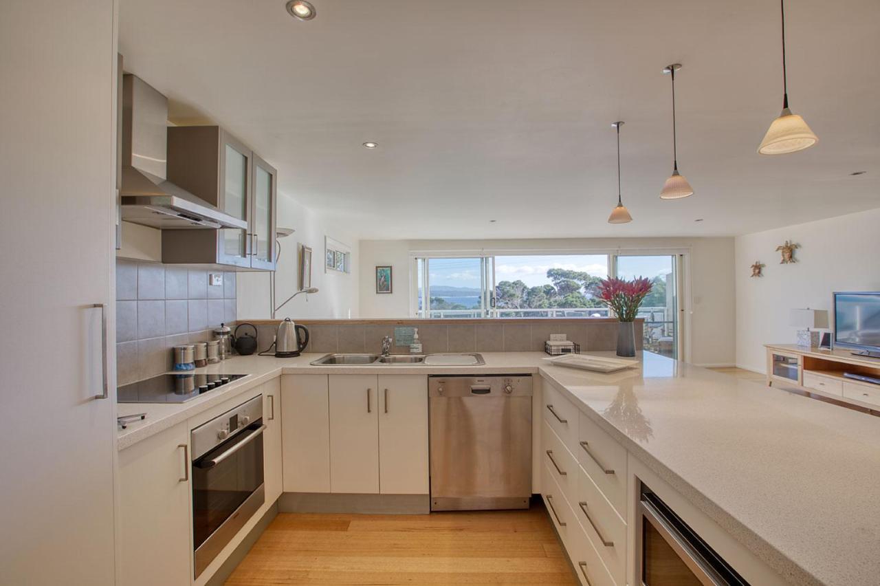 Quarterdeck Apartment Binalong Bay Екстериор снимка
