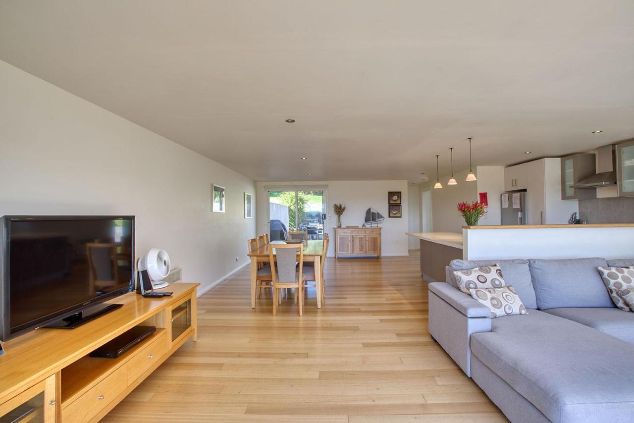 Quarterdeck Apartment Binalong Bay Екстериор снимка